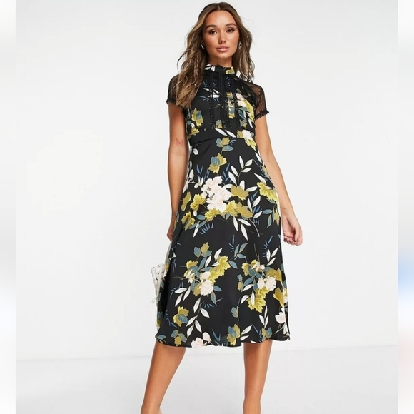 Liquorish Dresses & Skirts - NWT Liquorish Floral & Lace Midi Dress